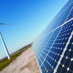 Rapidly expanding solar and wind power drives the US clean energy transition.